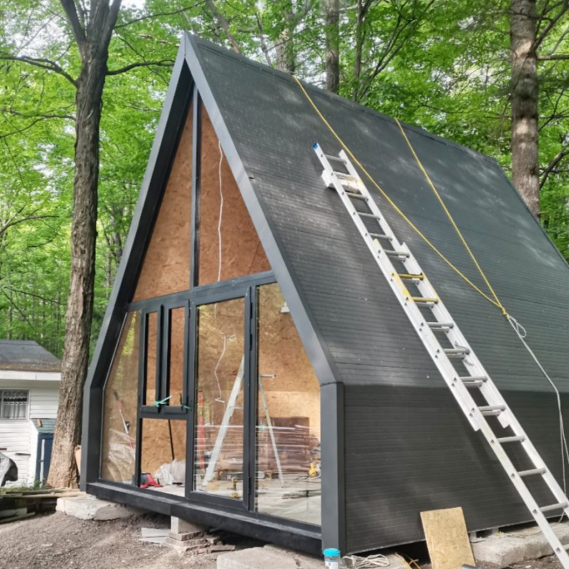 Fallbeispiel eines französischen Kunden: ein zweigeschossiges, dreieckiges Stahlbauhausprojekt