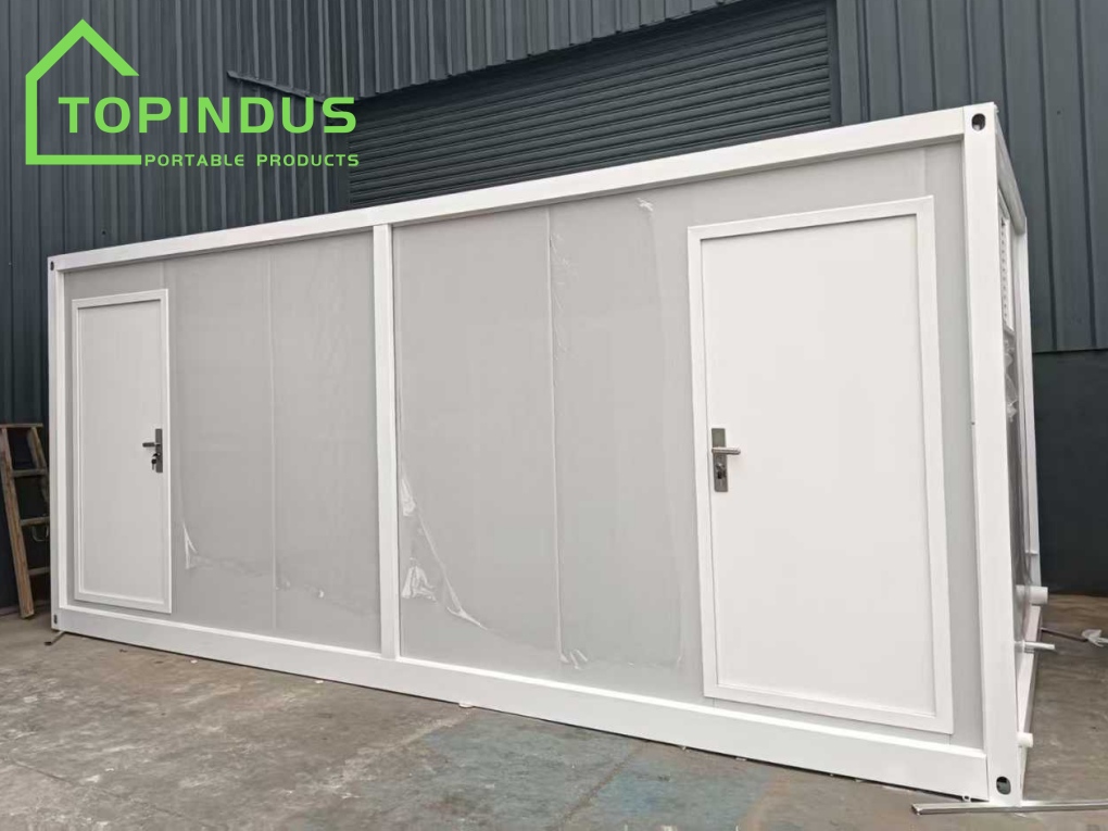 Robuste, voll funktionsfähige und individuell anpassbare Herren-Containertoilette