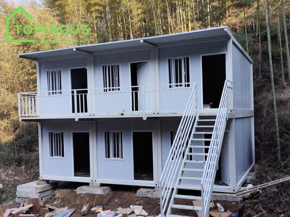 Individuell gestaltetes, zweistöckiges, abnehmbares Containerhaus-Projekt in Indonesien