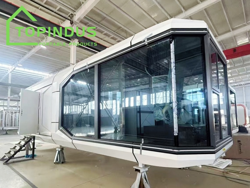 Die Räume der Raumkapsel sind aus langlebigen Materialien gefertigt und sturmfest.