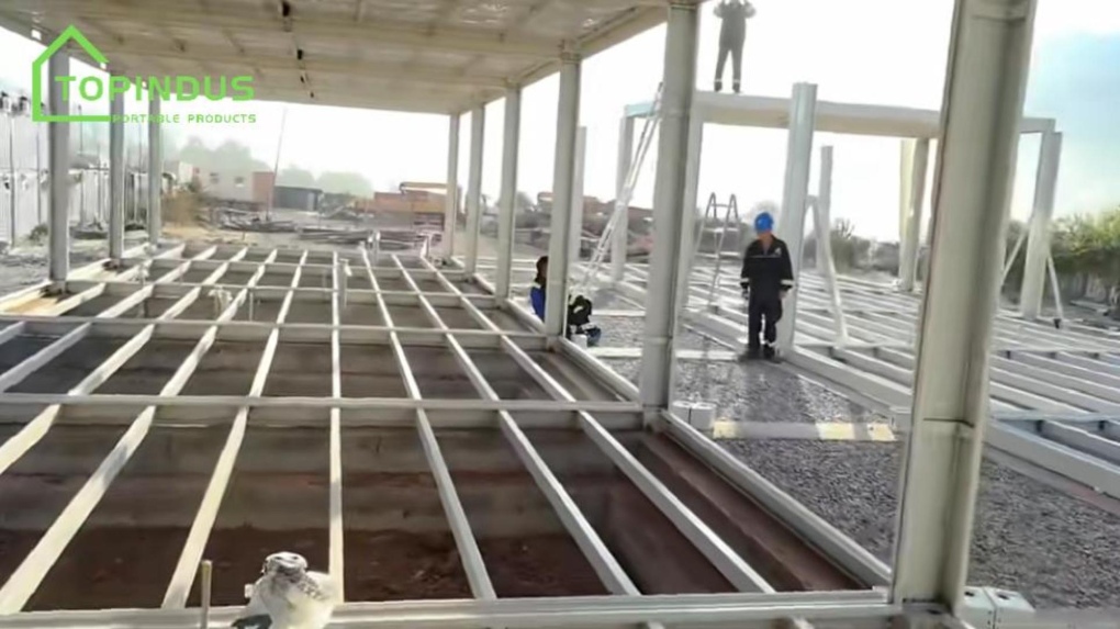 Das TOPINDUS-Projekt für maßgeschneiderte Flatpack-Containerhäuser in Tadschikistan befindet sich in der Montagephase.
